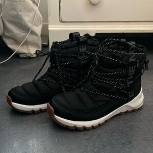 The North Face Women’s ThermoBall™ Lace Up Waterproof Boots - size 7